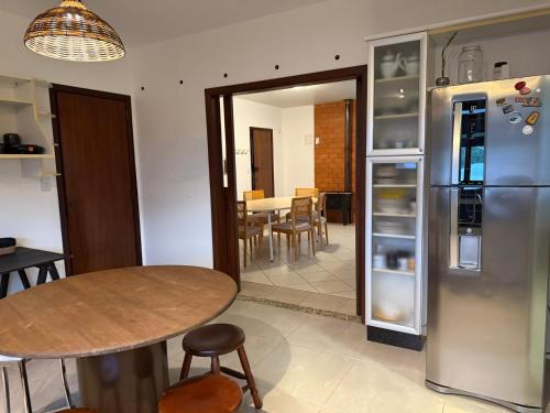 Η κουζίνα ή μικρή κουζίνα στο Apartamento família no centro de Pomerode