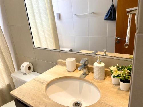 a bathroom with a sink and a mirror at Apartamento Alma Capital in Iquique