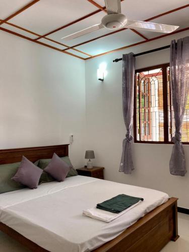 Postel nebo postele na pokoji v ubytování Tropical Annexe at Costa's Villa, Entire House