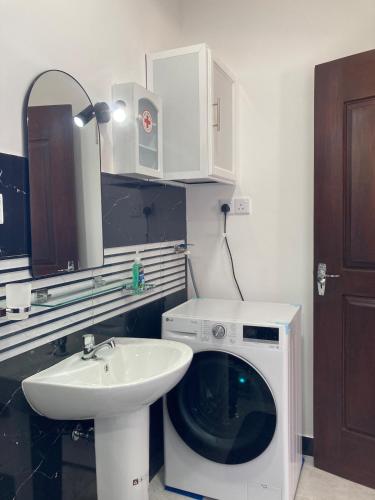 Koupelna v ubytování Tropical Annexe at Costa's Villa, Entire House