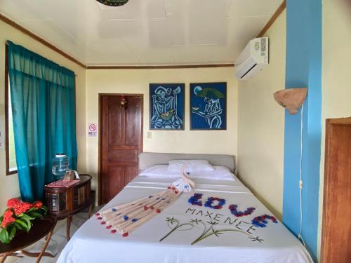 Letto o letti in una camera di Santa Claus Hilltop