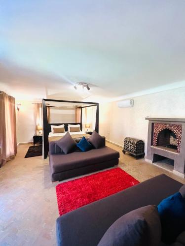 Villas Fleurs Marrakechにあるベッド