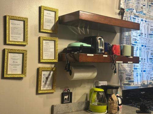 Howler Jungle Cabanas Belizeにあるコーヒーまたはお茶