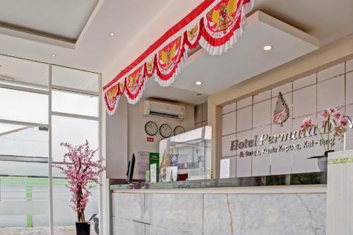a fast food restaurant with a sign on the wall at Hotel O Permata Inn in Banjarmasin