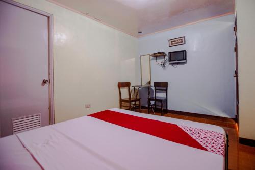 Televisyen dan/atau pusat hiburan di OYO 741 Sierra Travellers Inn