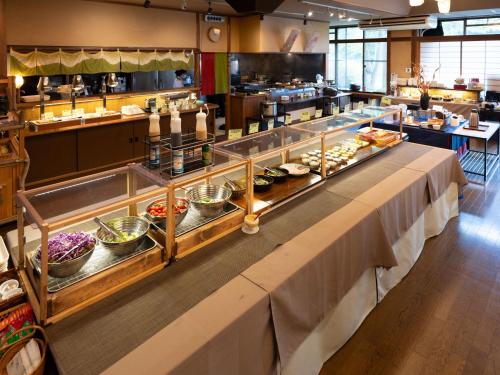 Jídlo v ryokanu nebo okolí