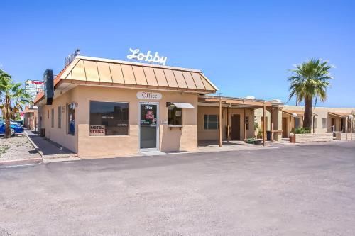 a building with a sign on top of it at OYO Hotel Yuma AZ - I-8 US-95 in Yuma