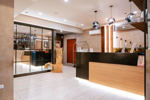 Kuchyň nebo kuchyňský kout v ubytování S Hotel & Residences