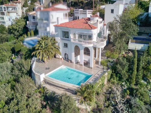 Villa in Roses with Private Pool & Sea Views
