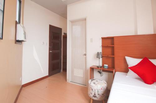 Letto o letti in una camera di OYO 685 K Fortune Apartelle