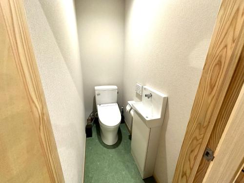 a small bathroom with a toilet and a sink at マリンハウス加賀 in Matsue