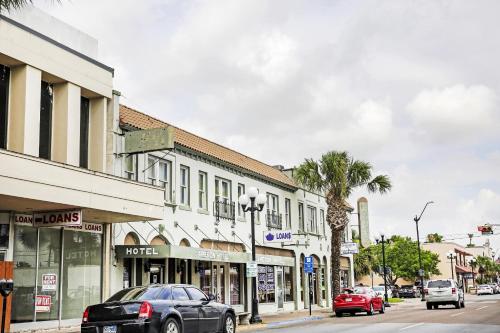 a city street with cars driving down a street at OYO Historic Cameron Hotel Brownsville I-69E in Brownsville