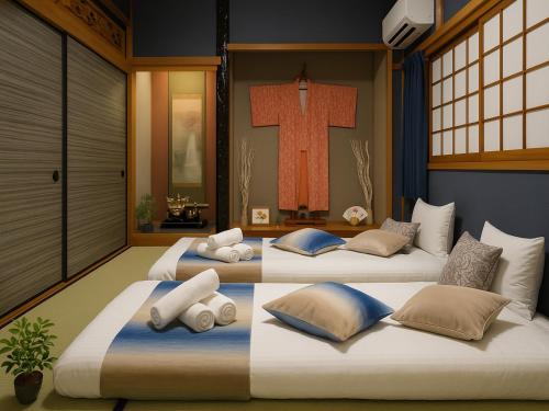 two beds in a room with a cross on the wall at 金柑桜宮 in Osaka