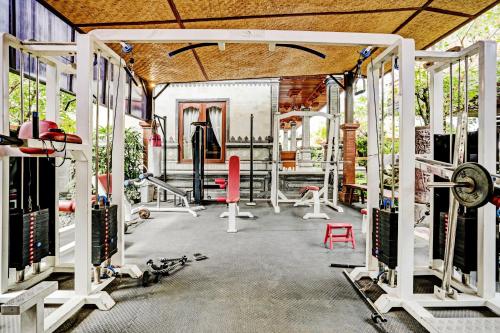 Fitnesscentret og/eller fitnessfaciliteterne på OYO 90458 Pucuk Bali Guest House