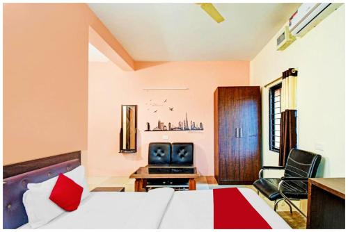 Postel nebo postele na pokoji v ubytování Hotel S R PALACE BHUBANESWAR with wifi-parking and Air conditioned