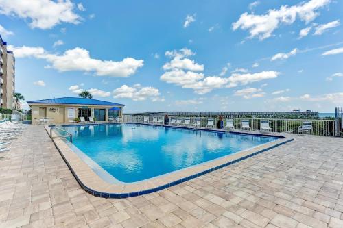 A piscina localizada em Oceanview Upper Unit Condo ou nos arredores