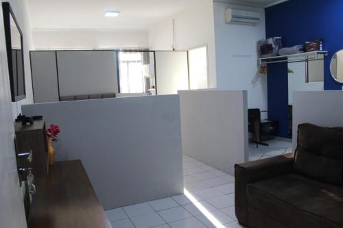a living room with a couch and a table at Flat completo - ótima . localização -Centro in Mogi das Cruzes