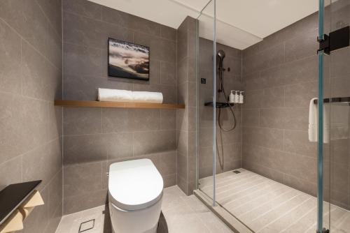 a bathroom with a toilet and a shower at Atour Hotel Guangzhou Railway Station University of Chinese Medicine - Complimentary Self-Service Laundry in Guangzhou