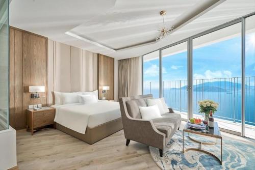 Ένα ή περισσότερα κρεβάτια σε δωμάτιο στο LYN Panorama Beachfront Studio