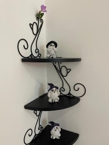 a shelf with two figurines and scissors on it at nuitzen in Boyer