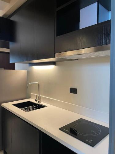 Η κουζίνα ή μικρή κουζίνα στο AIR Condo