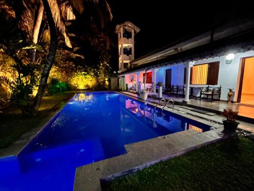 Kolam renang di atau dekat dengan Villa Kaiydee