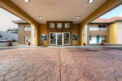 Muka bangunan atau pintu masuk Newport Inn By OYO - Hwy 101