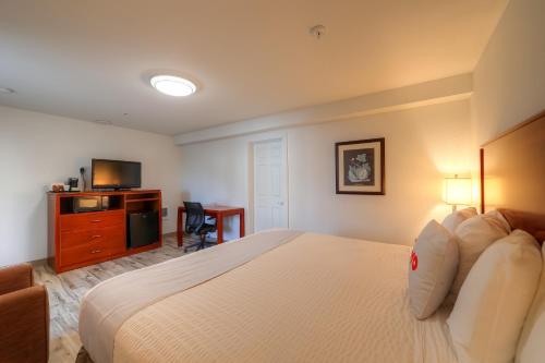 Katil atau katil-katil dalam bilik di Newport Inn By OYO - Hwy 101