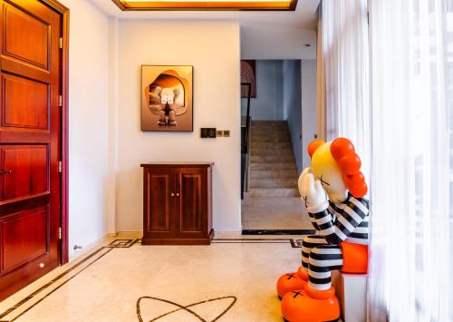 a stuffed toy is standing in a hallway at 福湾海涛 in Sanya