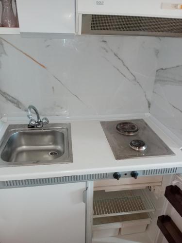 Η κουζίνα ή μικρή κουζίνα στο Patra Rooms Skala Prinou