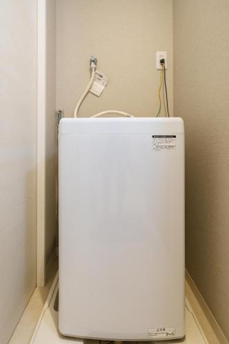 天下茶屋徒歩圏内 花園町駅徒歩3分 難波 梅田に直通 トイレと浴室付き まるまる貸切 部屋35平方 南102室