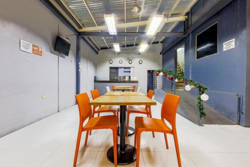a dining room with a table and chairs at Metro Deluxe Residences in Manila