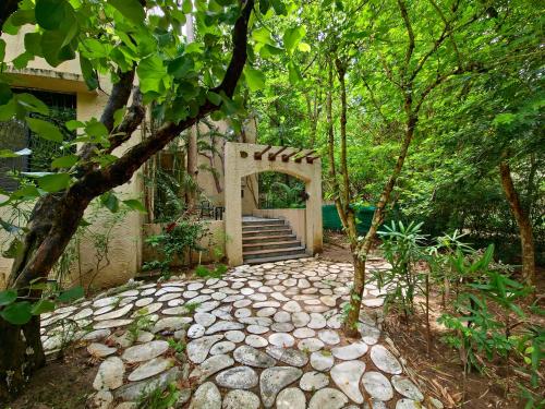 a garden with a gate and a stone walkway at Tathastu Pench in Khawāsa