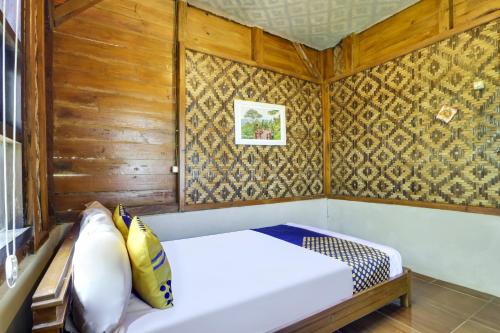 Ένα ή περισσότερα κρεβάτια σε δωμάτιο στο Hotel O Desa Wisata Guranteng