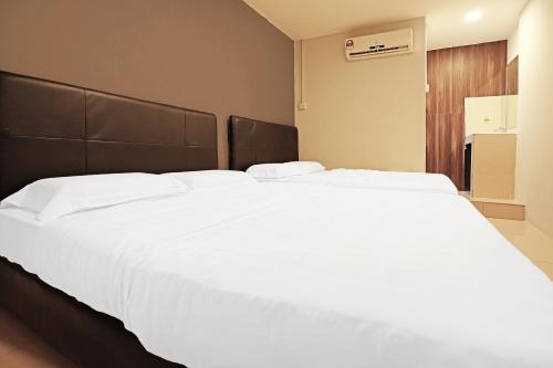 a large white bed in a hotel room at Hotel O Marina World in Kuching
