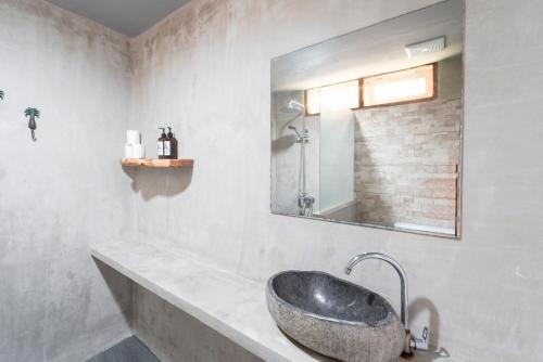 Un baño de Bagus Ink Surf Camp