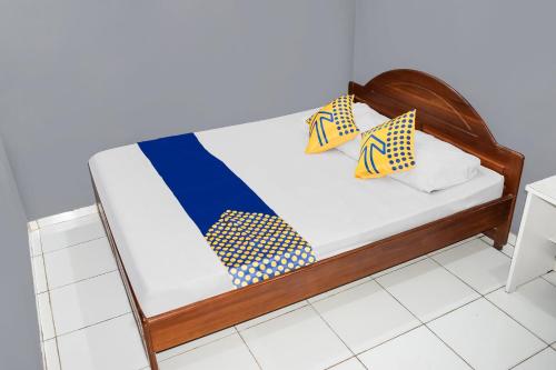 Postel nebo postele na pokoji v ubytování Hotel O Penginapan Widodo