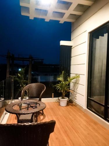 Saya's Abode - Railview Suitesにあるバルコニーまたはテラス