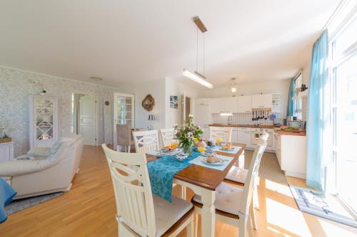 a kitchen and living room with a table and chairs at Ferienhaus Krause in Trent