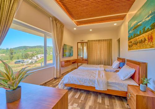 Zona de estar de Vihani's Western Clouds Ooty by VOYE HOMES