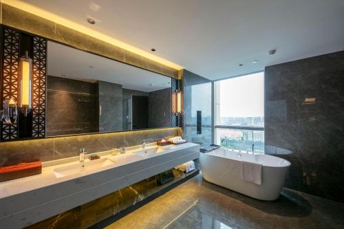 Gallery image of Zhengzhou East Station Longzi Lake University Area Qianna Yuanxi Hotel in Zhengzhou