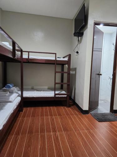 Postel nebo postele na pokoji v ubytování Maya Suites Badian powered by Cocotel