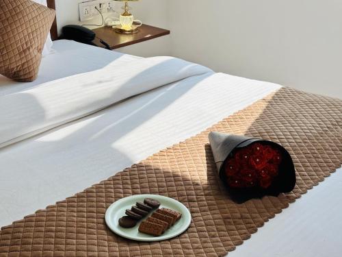 Una cama o camas en una habitación de Check inn homes