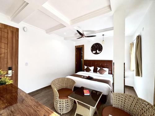 Una cama o camas en una habitación de Check inn homes
