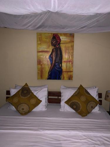 Una cama o camas en una habitación de Kikonko Lodge