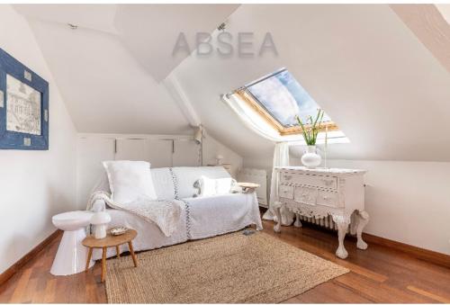 Antibes City Center Cozy Top floor Apartment Air Conditioning 1 Bedroom