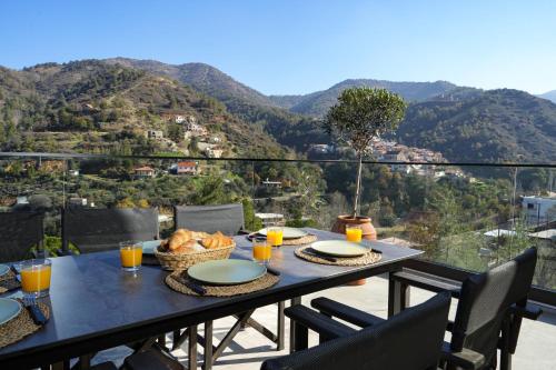 Luxury 5-Bedroom Chalet Kalopanayiotis