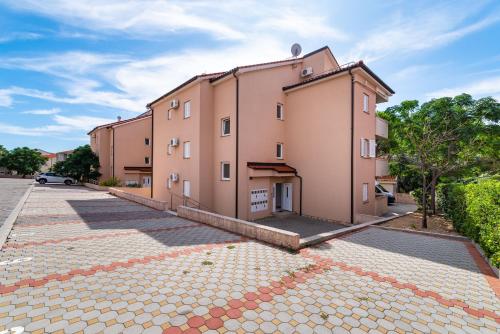 Dimmy Apartments Near The Sea