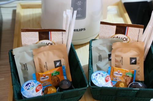 two baskets filled with food on a table at expat renting - Le Dolce Vita - Netflix in Toulouse