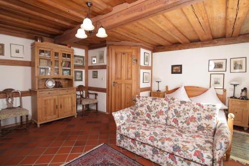 a living room with a couch and a wooden ceiling at Hotel und Gasthof Ritter St. Georg in Erlangen